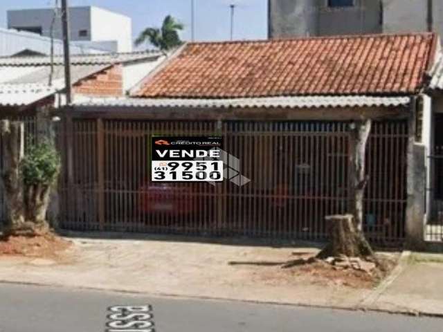 Casa de 4 quartos e 1 banheiro, no bairro Uberaba, em Curitiba-PR.