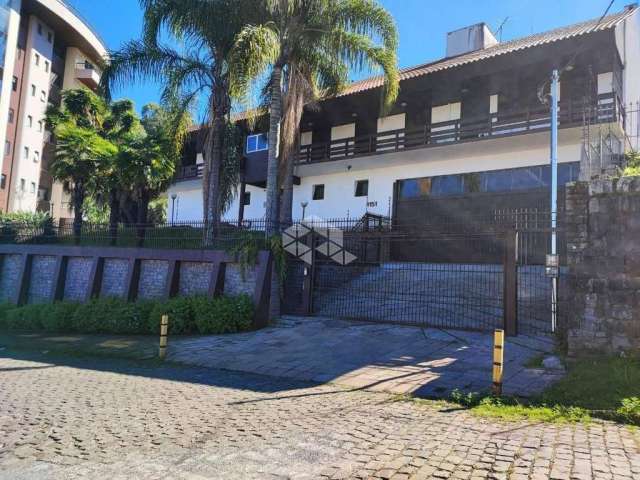 Casa com 760m2 5 dormitórios no Bairro Jardim América em Caxias do Sul