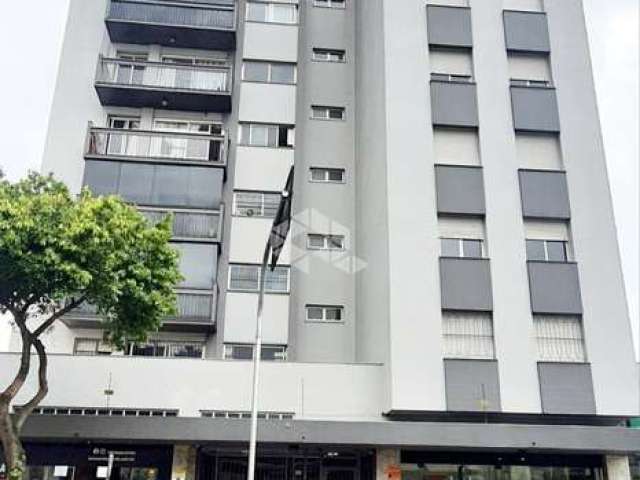 Apartamento semimobiliado com 02 dormitório + dependência no bairro Lourdes em Caxias do Sul.