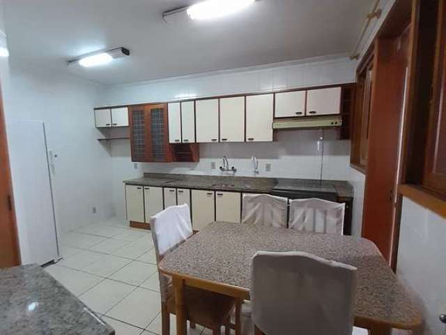 Apartamento 4 dormitórios, mobiliado em  São Pelegrino