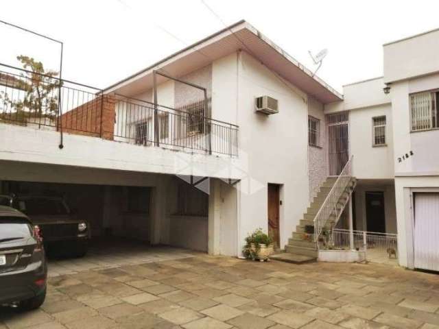 Casa semimobiliada de 04 dormitórios à venda  no bairro Santa Catarina, Caxias do Sul