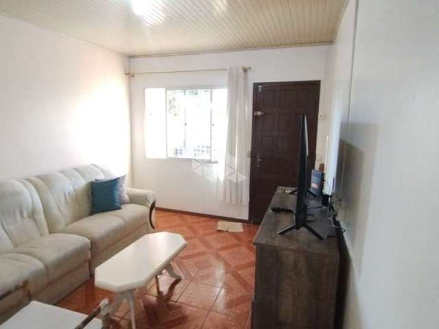 Casa de 2 Pavimentos com 3 Dormitórios e 2 Vagas de Garagem no Bairro Jardim Itália, Caxias do Sul.