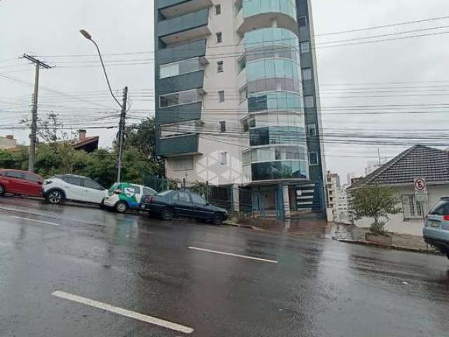 03 suítes e 05 vagas de garagem no altos do Bairro de Lourdes em Caxias do Sul