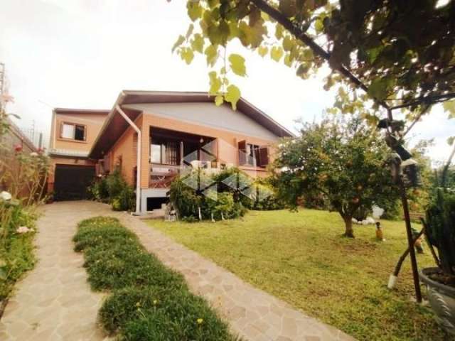 Casa à venda no bairro Charqueadas, Caxias do Sul