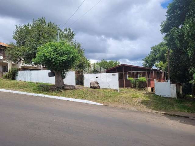 Casa de madeira com 3 quartos no bairro São Lucas em Viamão