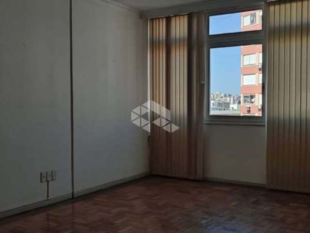 Apartamento de três dormitórios com suíte no centro histórico.