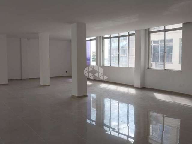 Sala comercial com 119,86 m² privativos no centro de Porto Alegre