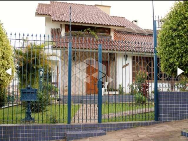 Crédito Real vendeCasa/Sobrado com 5 dormitorios/quartos e piscina no bairro parque Santa Fé em Porto Alegre-RS