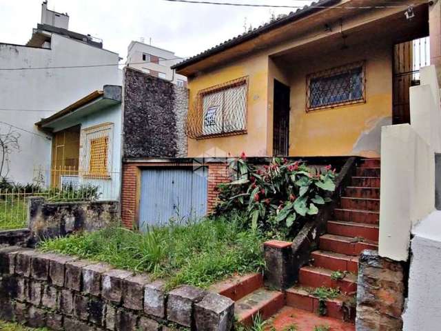 Terreno em excelente localização do Petrópolis, com 211m²