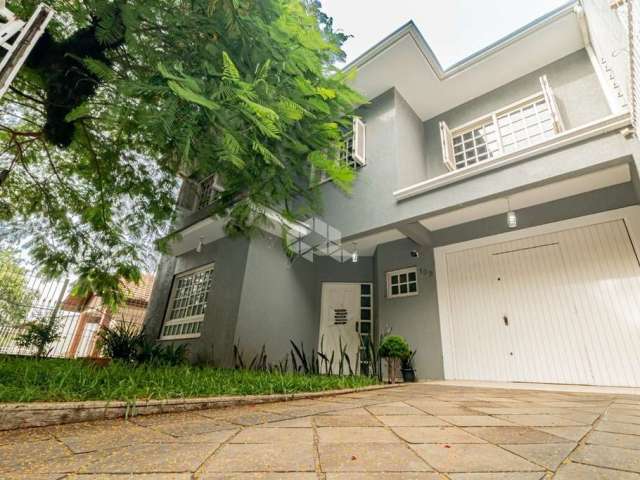 Casa Espaçosa com 4 Dormitórios e Piscina no São Sebastião