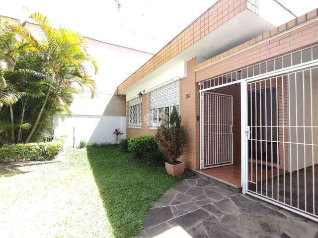 Casa 03 dormitórios com 128m² no bairro Vila Ipiranga