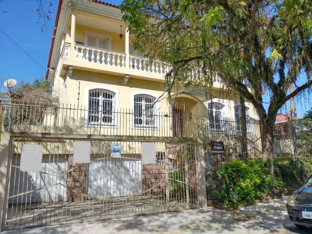 Casa com 4 dormitórios no bairro centro em Canoas