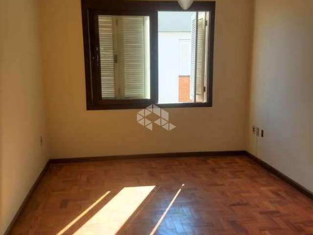 Excelente apartamento de 2 dormitórios na frente do Beira Rio