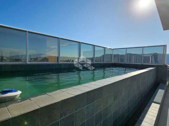 Cobertura com vista panorâmica 180º e vista para a Beira Mar de São José-SC