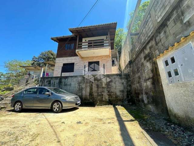 Casa e 3 kit nets no Bairro José Mendes, Florianópolis-SC