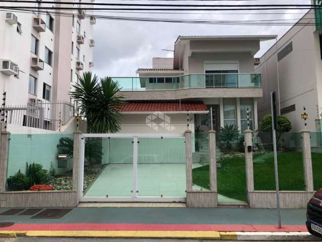 Casa com 320m² privativos em Campinas-SJ