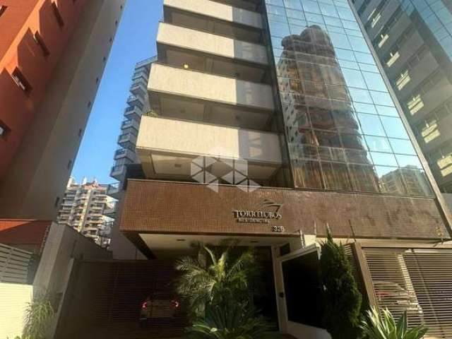 Apartamento de 3 dormitórios, suíte e sacada em Torres RS