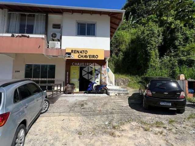 Sala Comercial no maior fluxo da entrada de Bombinhas/SC