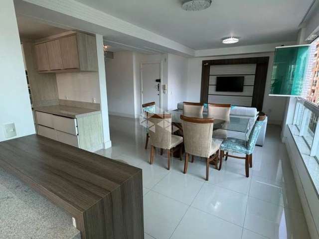 Apartamento 3 suítes e 2 vagas de garagem em Meia Praia Itapema/SC