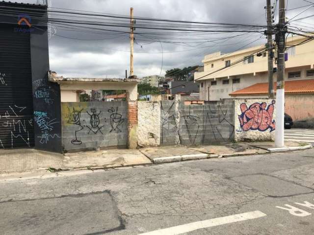 terreno de esquina com 10 m² de frente por 31 m² de fundos.