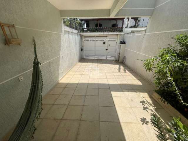 Sobrado com 3 Quartos e 2 banheiros à Venda, 130 m² por R$ 600.000