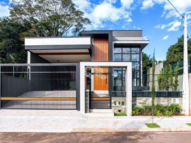 Casa de alto padrão com 3 suítes, banheira de hidromassagem e piscina a venda no bairro Universitário em Lajeado/RS