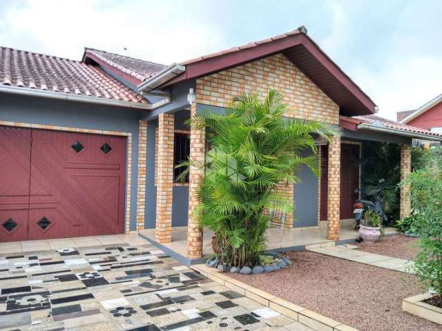 Casa a venda de 2 dormitórios no Bairro Moinhos d'água