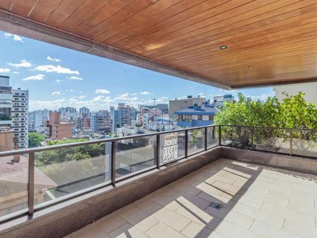 Apartamento com sacada e vista definitiva no Petrópolis