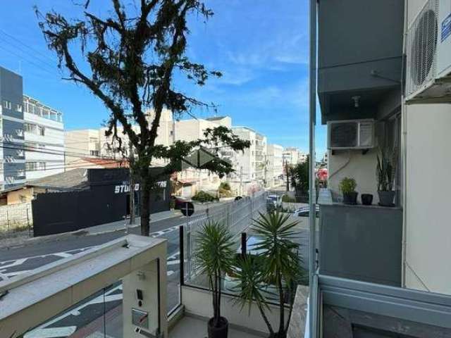 Apartamento de 2 quartos em Coqueiros! Localizado na Rua Cap. Euclídes de Castro, 378.