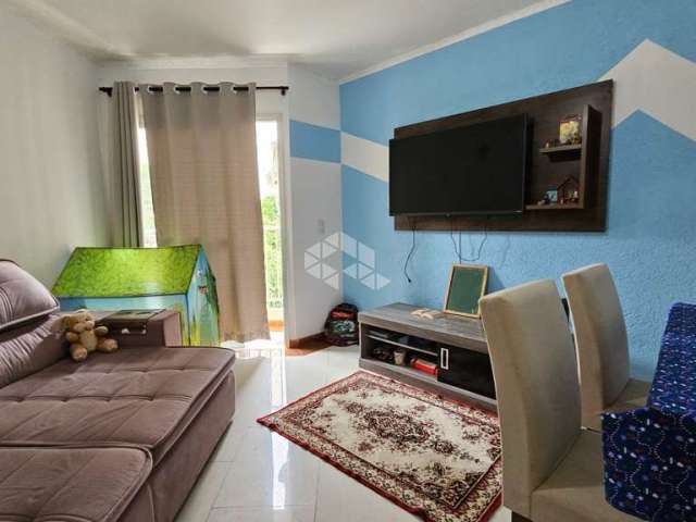 Apartamento de 2 quartos, sala com sacada, andar alto e vista arborizada em Taipas