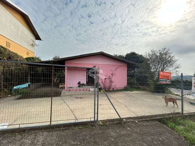 Casa com 70m2, 3 dormitórios, 2 vagas de garagem no bairro Santa Catarina