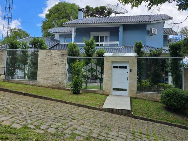 Casa de alto padrão com suíte, closet + 3 banheiros.