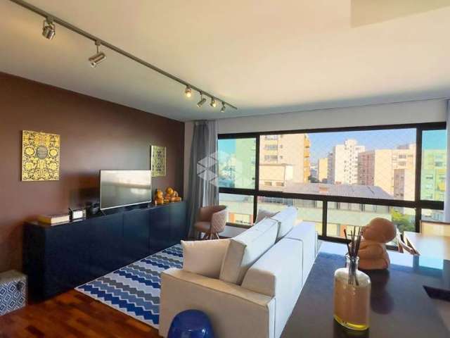 Apartamento à venda de 3 dormitórios, 1 suíte, 2 vagas garagem, elevador, churrasqueira, infra completa, bairro Rio Branco, Porto Alegre/RS.