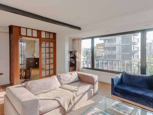 A venda venda apartamento de 2 dormitórios suítes; 2 vagas de garagem; no bairro Petrópolis; em Porto Alegre/RS.