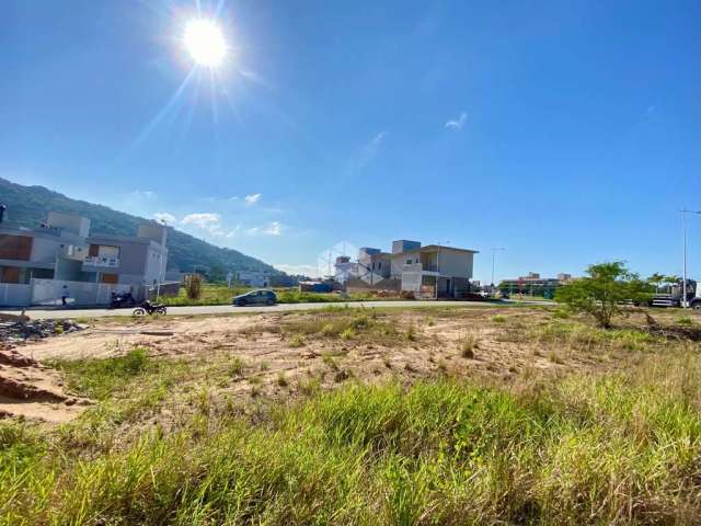 Excelente terreno com área de 455,70m², no bairro Rio Tavares em Florianópolis/SC.