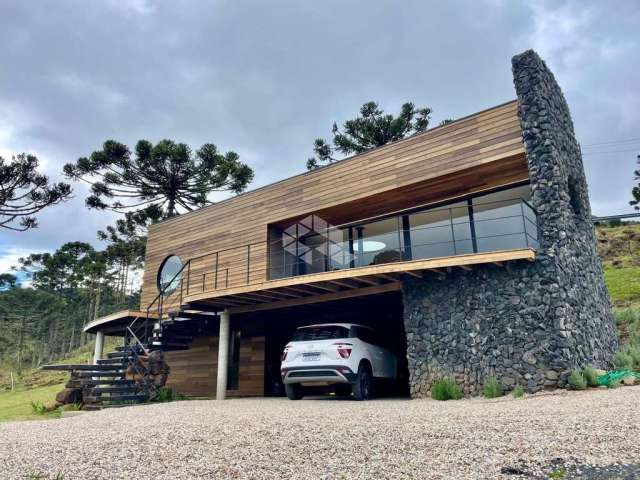 Casa com vista panorâmica MOBILIADA com 4 dormitórios, sendo 4 suítes, 2 vagas de garagem em URUBICI /SC.