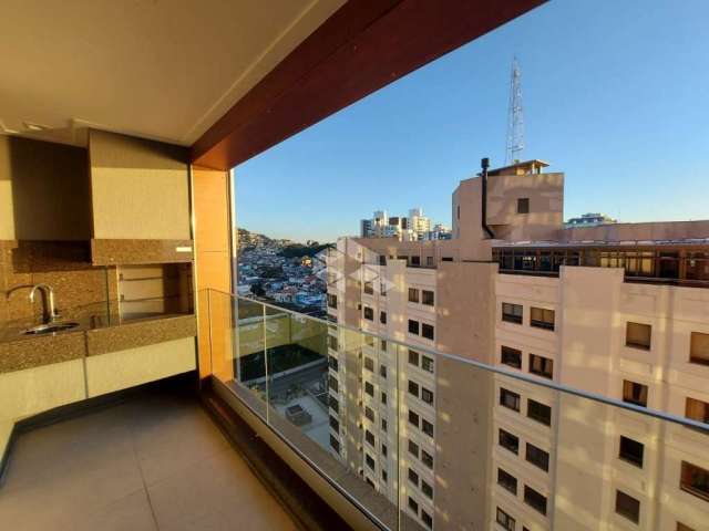 Apartamento com 3 suítes (sendo 1 master), 2 vagas de garagem na Beira-Norte em Florianópolis/SC.