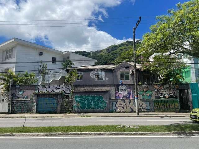 Terreno de 436,00m² localizado no Centro de Florianópolis/SC.