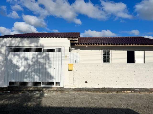 Casa residencial com 2 dormitórios, 1 vaga de garagem no Ribeirão da Ilha Florianópolis/SC