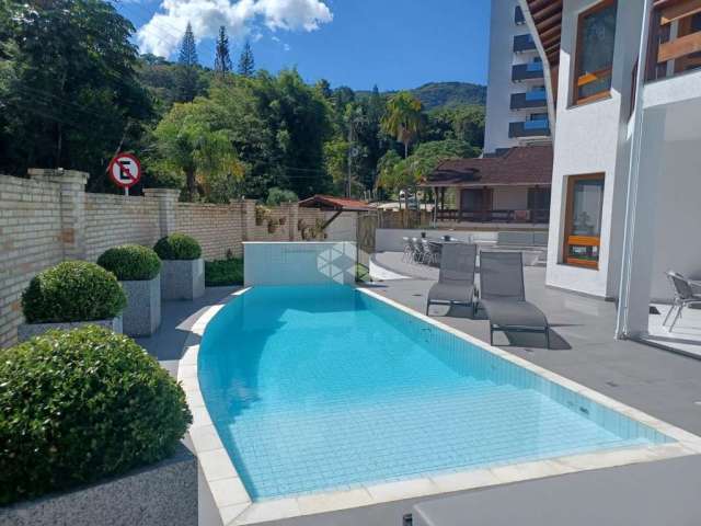 Casa mobiliada com 4 dormitórios e sendo 3 suítes A Venda - Itacorubi, Florianópolis SC