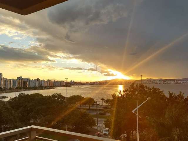 Apartamento com vista para o mar com 4 dormitórios e sendo 1 suíte A Venda - Agronômica, Florianópolis SC