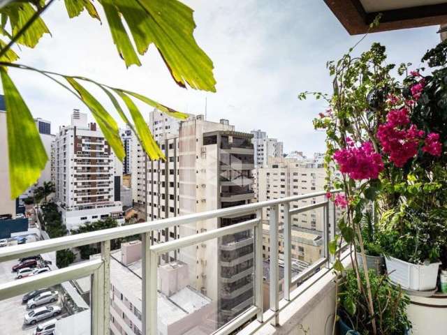 Apartamento semimobiliado com 2 dormitórios,  sendo 1 suíte, 1 vaga - Centro