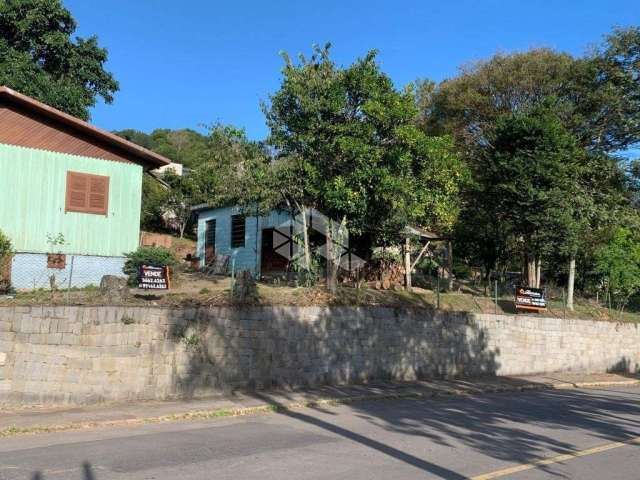 Amplo terreno de esquina, com fácil acesso ao centro de Garibaldi