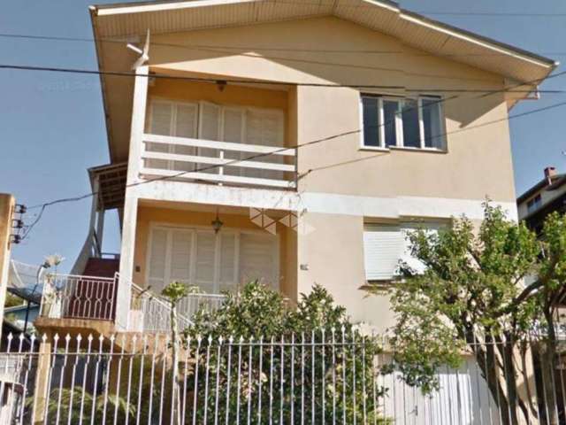 Casa(pavimento superior) individualizada, semi mobiliada, com 96m² privativos