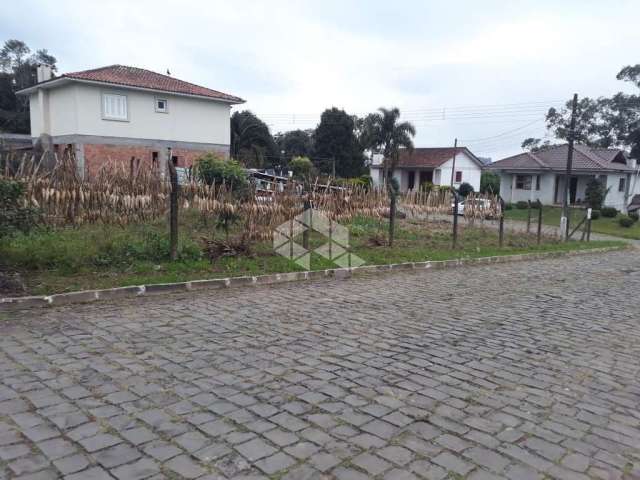 Amplo terreno de esquina no bairro Santa Terezinha!