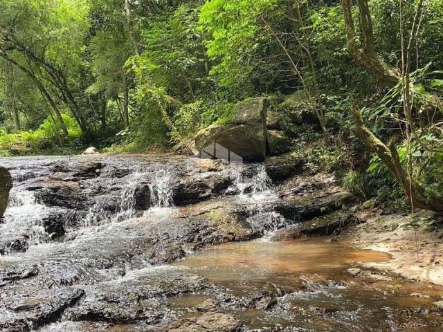 Àrea para sítio com cascata!