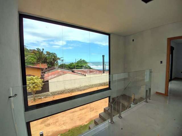 Casa à venda na Praia do Siriú em Garopaba com vista para o mar