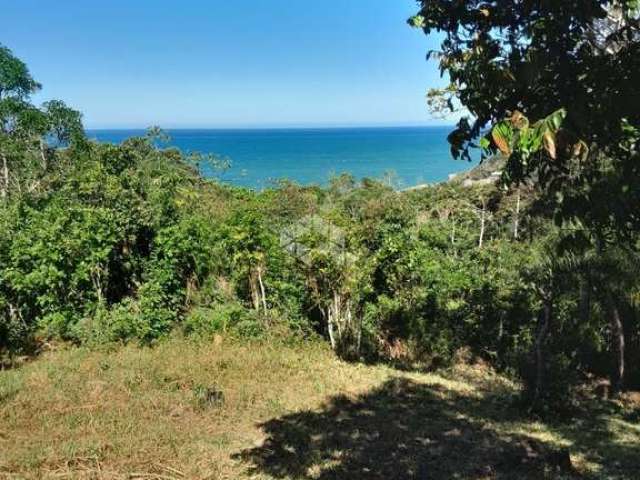 Terreno em Garopaba com 3.717m2 , na Praia da Ferrugem.