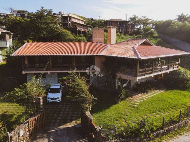 Casa à venda  Pé na areia na praia da Vigia, com vista Panorâmica do mar e toda baia de