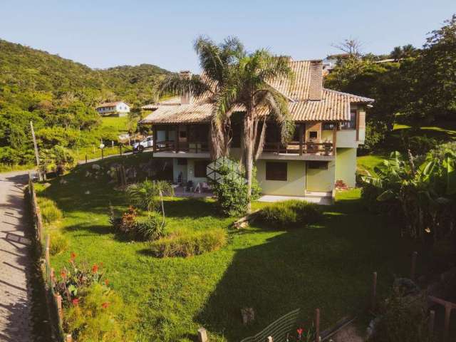 Casa  a venda á 20 metros do mar na praia da  Vigia com vista panorâmica